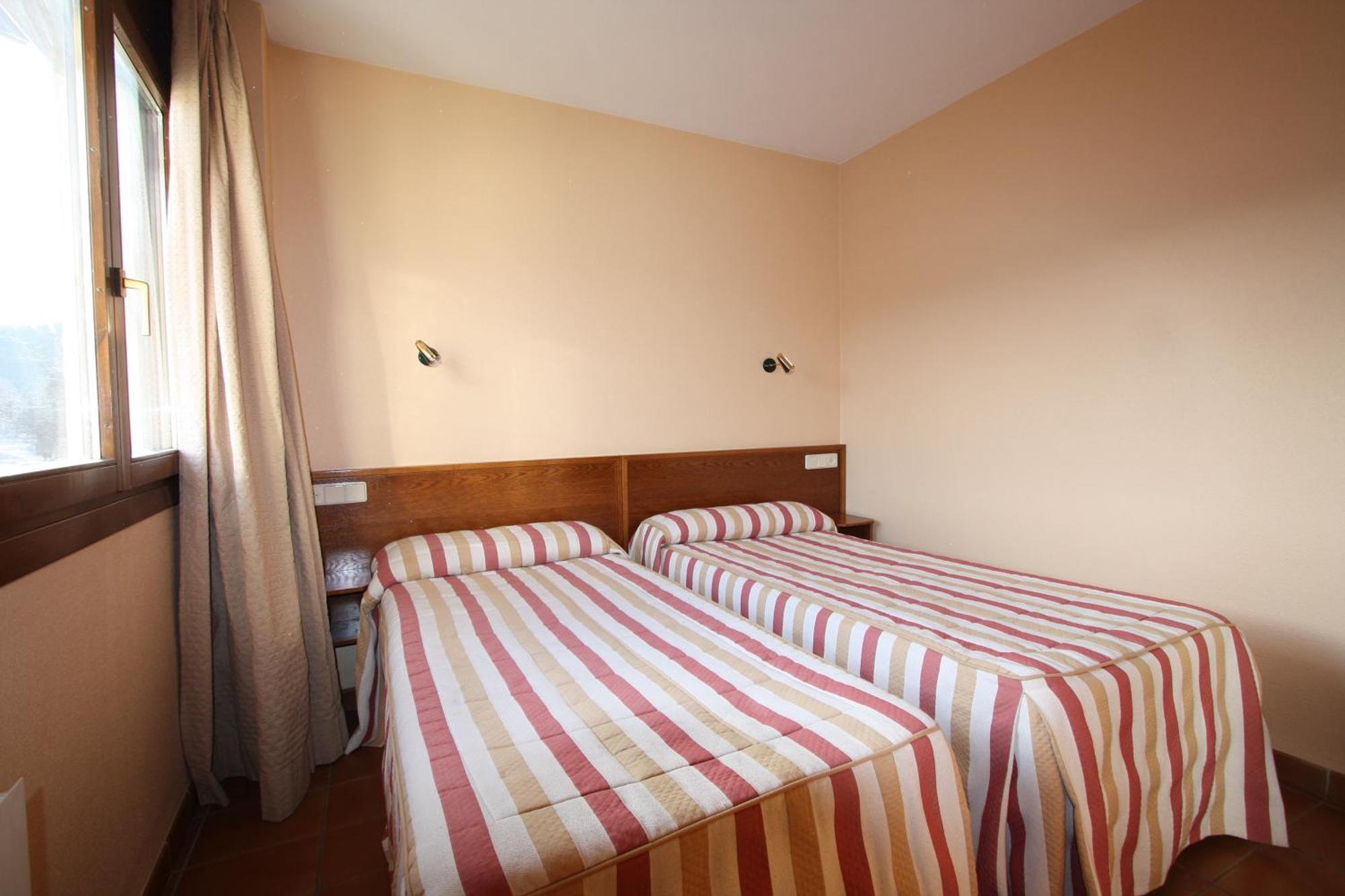 La Virgen de la Vega Apart-Hotel Selva Nevada מראה חיצוני תמונה